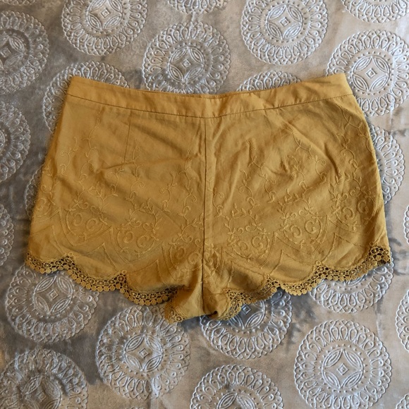 Mustard shorts - Picture 2 of 3